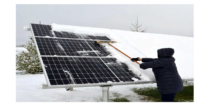 should snow be cleared off of solar panels